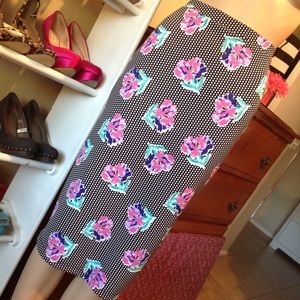 Mid length pencil skirt with gorgeous design D001